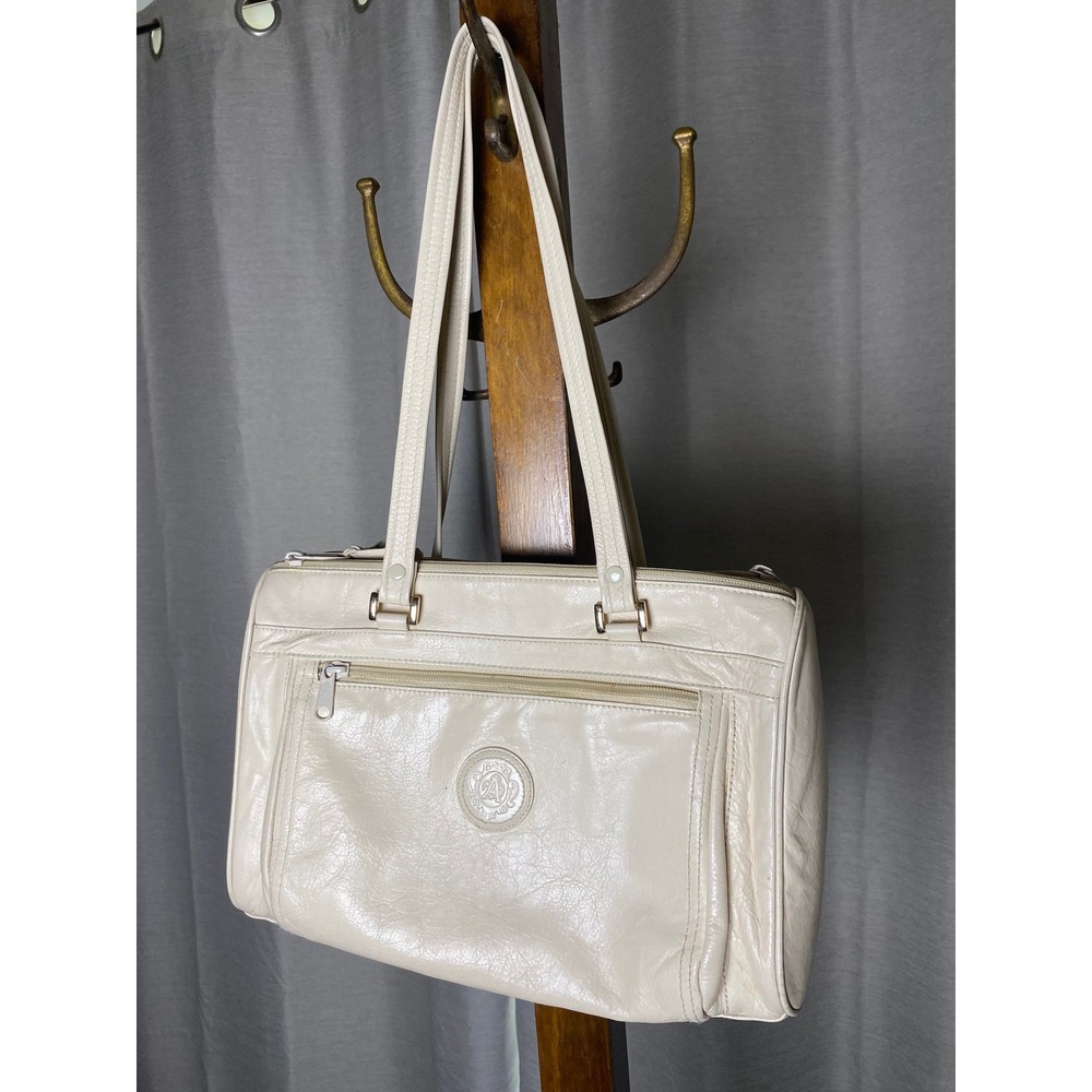 Courtenay Vintage 80s Cream Leather Shoulder Bag Crest Logo Handbag Ivory Gold
